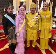 Setiausaha kerajaan negeri kelantan datuk mohd aiseri alias berkata. Kelantanese Tengku Faiz Isteri Tengku Amalin Pun Facebook