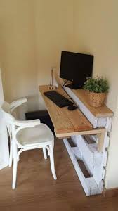 Gambar Daripada Hanya Papan Palet Terbuang Dijadikan Perabot Rumah Yang Nampak Mahal Perabot Rumah Ide Apartemen Pallet Desk