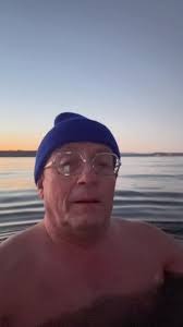 #schwimmen #badetag #herrboninggehtbaden #swimstreak #545 #ammersee  #zahnseide #brötchentüte #vorsätze #silvester #neujahr