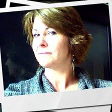 Stacey Hendrickson (@boldbrunette)