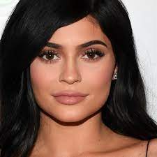 Kylie jenner might have taken the fashion and beauty world by storm with her unforgettable outfits, iconic. Kylie Jenner Leidet Sie Unter Schwangerschafts Komplikationen Bunte De