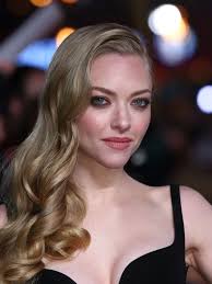 Amanda seyfried is a talented american actress and she began modeling when she was only 11 years old. Amanda Seyfried S New Bangs Are The Perfect Cut For All Of Us Who Just Can T Decide Self