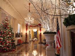 Holidays 20 outdoor christmas decoration ideas that will make your house stand out. A Spectacular White House Christmas White House Christmas 2014 Hgtv