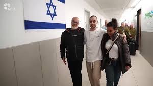 After 505 days, Omer Wenkert, a survivor of Hamas captivity in Gaza, is  finally free and arrives at the hospital in Israel🎗️🇮🇱, 🎥: GPO