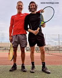 tenislugo O pracer semanal de poder adestrar con este colega, de sentirme  minúsculo ó seu carón, de mellorar gracias ós seus consellos e de  alimentarme as gañas de seguir dándolle ó que