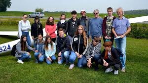 Auf taschengeldladies.de findest du ganz ohne anmeldung und kosten eine große auswahl an hobbyhuren und sexkontakten aus deiner region, mit denen du für ein taschengeld poppen kannst. Realschuler Entdecken Das Segelfliegen