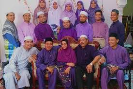 Adik beradik biarlah kita jauh daripada segi jarak, namun hati kita sentiasa saling merindui, saling mendoakan, saling menginginkan yang terbaik untuk semua. Mak Besarkan Kami 16 Adik Beradik Urus Ayah Yang Lumpuh Dengan Hanya Rm150 Sebulan Famili Mstar