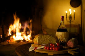 Si dice che il partner si debba prendere anche per la gola, quindi concluso l'aperitivo, inizia la vera e propria cena. Location Unica E Privata Per Cena Romantica Padova Illuminazione Romantica Candele Caminetto Acceso Casone Veneto Romantico E Privato