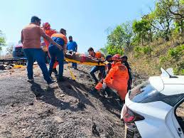 Carro cai em ribanceira na BR-070 e deixa duas passageiras feridas | Rdnews - Principais not&iacute;cias de Cuiab&aacute;, V&aacute;rzea Grande e Mato grosso