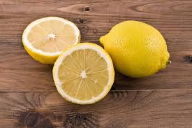 Berikut kami akan bahas 7 khasiat jeruk lemon dan madu + (plus) 20 manfaat sampingan lainnya air membuat anda tetap terhidrasi, sementara lemon dan madu meningkatkan pencernaan dan. Boleh Hilangkan Bau Mulut Ini 12 Khasiat Lemon Untuk Tubuh Badan Yang Sihat