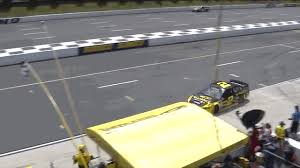 Watch the battle of pit road following the sixth caution of the race that set up brad keselowski to nab the victory in the 2018 bojangles' southern 500. Brad Keselowski Runs Over His Own Pit Crew