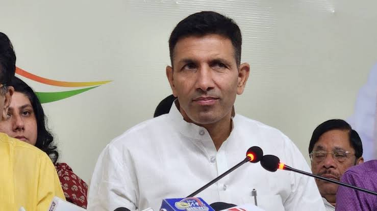 Mp News:चलते चुनाव में ही कांग्रेस ने तैयार कर ली अपने नेताओं की रिपोर्ट,  जीतू पटवारी ने बनाई थी गोपनीय टीम - Mp News: Congress Prepared The Report  Of Its Leaders In