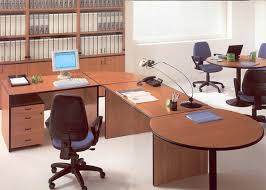 L'ampia gamma di arredo per ufficio a disposizione consente di allestire ogni tipologia di spazio lavorativo, ma anche pareti divisorie e attrezzate per ufficio. Arredamento Per Ufficio Economico Arredare Ingresso Casa