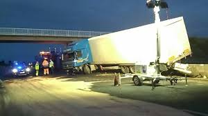 Check spelling or type a new query. L Autoroute A10 Coupee Entre Blois Et Orleans Apres Un Accident De Poids Lourd