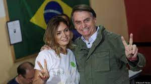 Jair bolsonaro hat auf medienberichte über millionenschwere regierungsausgaben für lebensmittel äußerst scharf reagiert. Bolsonaro Inszeniert Seine Eigene Telenovela Amerika Die Aktuellsten Nachrichten Und Informationen Dw 11 01 2019