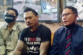 Dalam pemeriksaan itu, jerinx tetap bersikeras merasa dirinya tak bersalah. Mengenal Sosok Jerinx Yang Ditetapkan Sebagai Tersangka Kasus Idi Kacung Who Halaman All Kompas Com