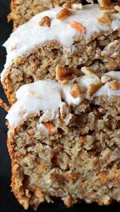 Carrot Cake Banana Bread With Thick Cinnamon Cream Cheese Frosting Recette Recette Dessert Gateaux Et Desserts Nourriture