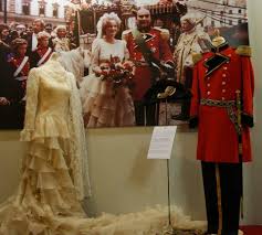 31 August 1980 The Marriage Of Gloria And Johannes Prince Von Thurn And Taxis Her Wedding Dress Was Designed By Valentino Thurn Und Taxis Kleider Hochzeit
