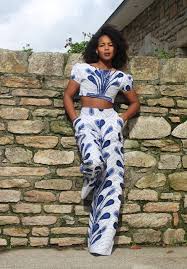 Découvrez notre vaste gamme de ensemble pantalon et top court unicolore chez shein, partie de notre ensembles deux pièces retours gratuits✓livraison gratuite dès 39€ d'achat✓plus de 500 nouveautés chaque jour longueur du haut. Ensemble Pantalon Extra Long Et Son Crop Top A Nouer Sur Mesures Par B Afrikrea