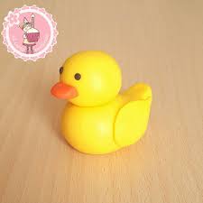 Como Hacer Un Patito De Fondant Animales En Plastilina Munecos De Plastilina Patito De Goma