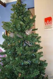 How To Keep Cats Out Of Christmas Tree Cats And Christmas Trees How To Keep Them Both Safe Ask Dr Anna Guthrie Pet Hospital