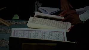 Surat yasin yang terdiri dari 86 ayat, 733 kata, dan 3.068 huruf ini diturunkan di kota mekkah, disebut sebagai surat makkiyah. Faedah Surat Yasin Al Quran Yang Penuh Hikmah Rumaysho Com