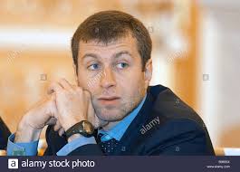 Orphaned at a young age, with his parents irina and arkady passing away before he was four, the young russian was raised by his grandparents in komi, a dark region in siberia where grey clouds and harsh elements reign supreme. Roman Abramovich Chukotka Gouverneur Und Inhaber Von Chelsea Fussball Club Links Und Vyacheslav Koloskov Prasident Der Russischen Foderation Stockfotografie Alamy