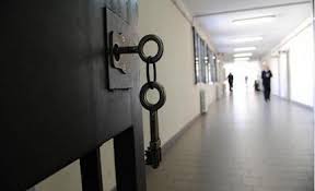 Rivolta dei detenuti nel carcere ma in galera ci vanno le guardie. Santa Maria Capua Vetere Sventata In Carcere La Clamorosa Evasione Di Un Detenuto Il Corriere Della Sicurezza