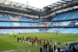 A battle between the english premier league giants. Man City Vs Liverpool Fc Disrupted By Barrage Of Fireworks Manchester Evening News