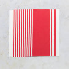 La serviette de table met en valeur votre service de table et apporte une touche de fantaisie. Serviette De Table Basque Txomin Rayur Rouge Ecru 50x50 Coton Lin