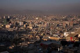 Аэропорт кабула, из которого проходит эвакуация американцев, подвергся обстрелу. They Fight Suicide Bombers But Can Afghan Police Fight Crime The New York Times