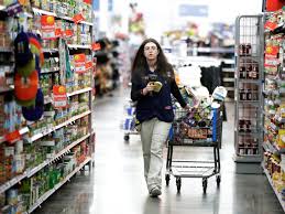 The average kroger salary ranges from approximately $15,000 per year for janitor to $112,000 per year for staff pharmacist. Walmart Amazon Kroger Snipe Over Who Pays A 15 Minimum Wage