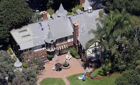 Последние твиты от tito jackson (@titojackson). Michael Jackson S Old Encino Home May Be Opened For Tours Michael Jackson House Michael Jackson Michael Jackson Neverland