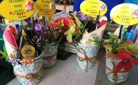 Sama ada anda ingin mengumpulkan bakul memanggang untuk ayah pada hari bapa atau anda memerlukan idea hadiah diy untuk artis dalam hidup anda. Idea Untuk Menyediakan Hadiah Hari Guru Cute766