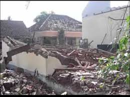 Ada 17 wilayah yang dari analisis bmkg, gempa yang terjadi termasuk gempa dangkal dengan kedalaman 10 km dengan. Berita Terkini Gempa Pandeglang 5 6 Skala Richter Youtube