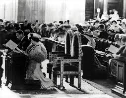 It was also the 25th anniversary of the first christmas broadcast on the radio. I Love The Monarchy 1948 King George Vi And Queen Elizabeth Kneeling In Prayer Behind Them Princess Eliza King And Queen Pictures British Monarchy George Vi