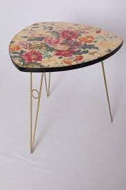 petite table tripode pouvant accueil une lampe ou une plante motif floral et pieds en laiton table basse table tables gigognes