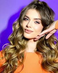 Laura Hardman's Instagram, Twitter & Facebook