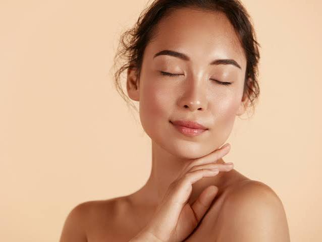 Primer plano de rostro con piel luminosa