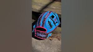 Flamingo weather this March 🦩 Wilson March Glove of the Month 11.5 1786