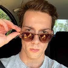 Shane Clapper's Instagram, Twitter & Facebook