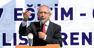 Ahmet emre bilgili daha sonra van yüzüncü yıl üniversitesinde öğretim üyesi olarak atandı. Ahmet Emre Bilgili Nin Kemal Kilicdaroglu Na Benzerligi Sasirtti