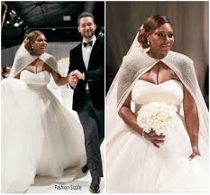 Venus williams had plenty to celebrate on thursday as she partied with fellow wedding guests after watching sister serena get married. Serena Williams Wears Alexander Mcqueen For Her Wedding To Alexis Ohanian Fashionsizzle