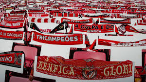 Maybe you would like to learn more about one of these? Liga Nos Two Players Injured As Benfica Bus Stoned By Their Own Fans As Com