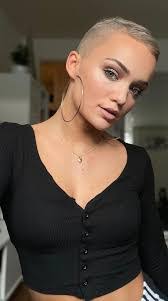 Ilka Martinez's Instagram, Twitter & Facebook