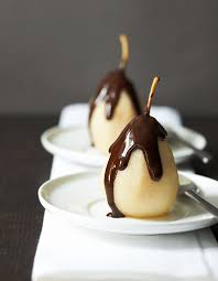 Poires Au Chocolat Au Micro Ondes Pour 2 Personnes Recettes Elle A Table Recette Poire Au Chocolat Recettes De Cuisine Recette