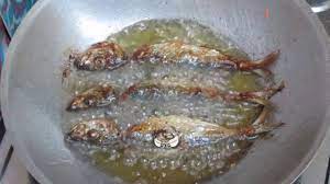 Resepi ikan singgang begitu mudah disediakan dan menjadi lauk kegemaran orang pantai timur terutamanya terengganu dan kelantan. Cara Menyediakan Ikan Rebus Goreng Asli Mek Kelantan Fried Boiled Fish Youtube