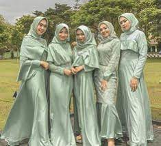 Desain baju melayu ini mudah ditemukan dimana saja, baik itu di pasar, mall, bahkan banyak online shop yang menjual baju melayu dengan berbagai model. 160 Ide Baju Pesta Model Baju Wanita Pakaian Wanita Model Pakaian Wanita