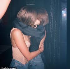 She and her family had just moved to a smaller town. Kaia Gerber Shares A Snap Of Herself Enjoying Kiss With Blonde Beauty As She Marks 19th Birthday Aktuelle Boulevard Nachrichten Und Fotogalerien Zu Stars Sternchen