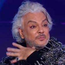 Считается, что в первый раз на сцену киркоров вышел в. Filipp Kirkorov Prishel Na Prezentaciyu Shou Maska Polnostyu Sedoj Vokrug Tv